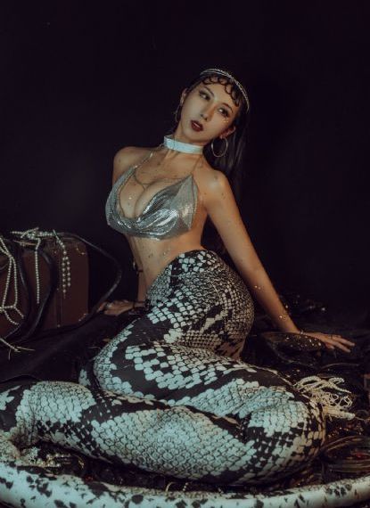 女大学生沙龙服务