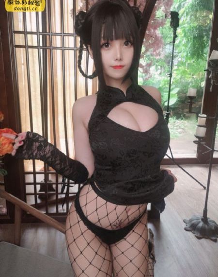 公交车上拨开少妇内裤进入