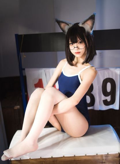 森林中的熊先生在冬眠中动漫
